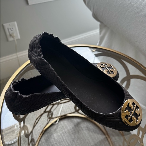 Tory Burch Black Quilted Flats with Gold Logo - Picture 5 of 6